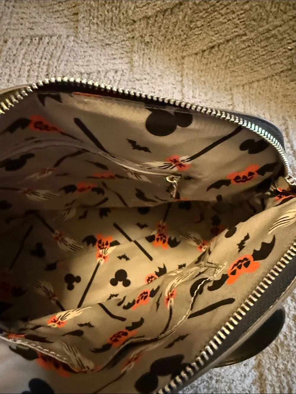 Disney x Loungefly Gray Mickey & Minnie Halloween Satchel - Picture 5 of 8
